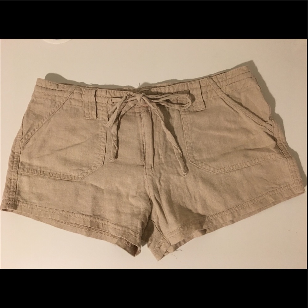 Zenana Outfitters tan shorts
